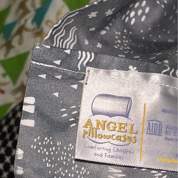 2- Standard Pillowcases - Picture 5 of 7